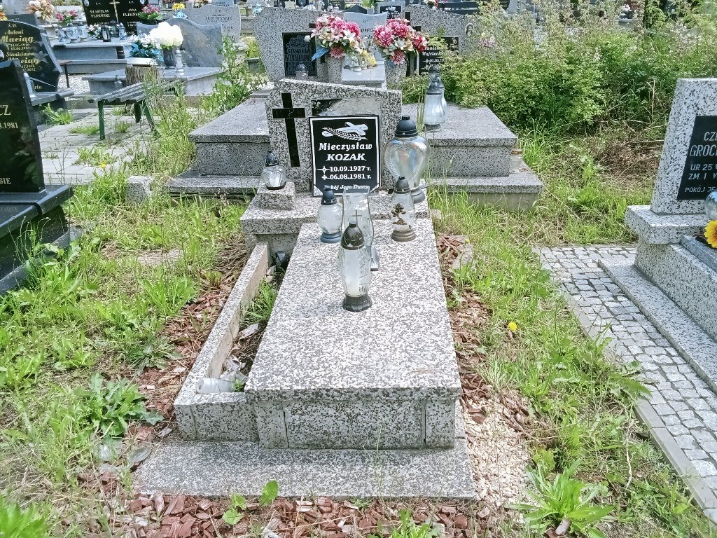 Grób Mieczysław Kozak