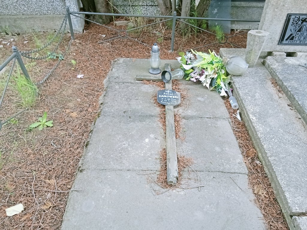 Grób Józef Danowski