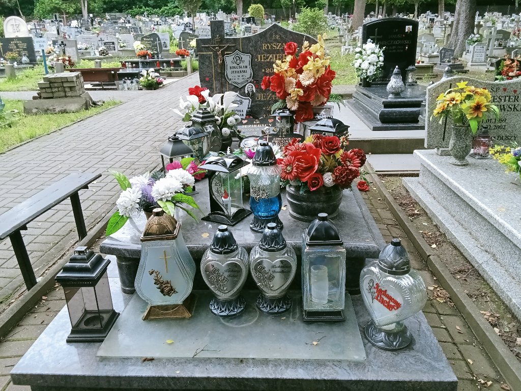 Grób Ryszard Jezierski
