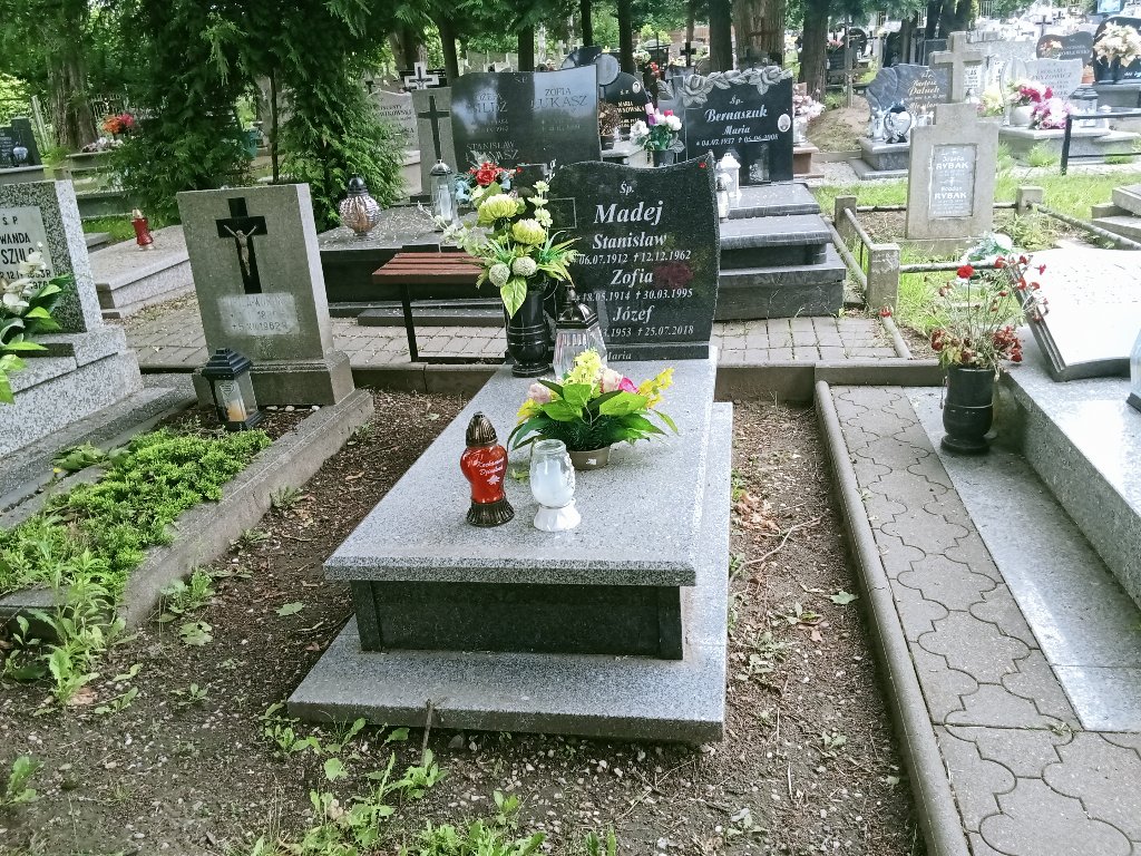Grób Józef Madej