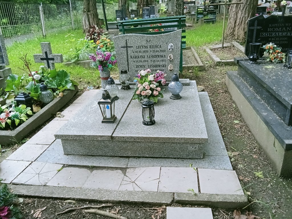 Grób KAZIMIERZ RZOŃCA