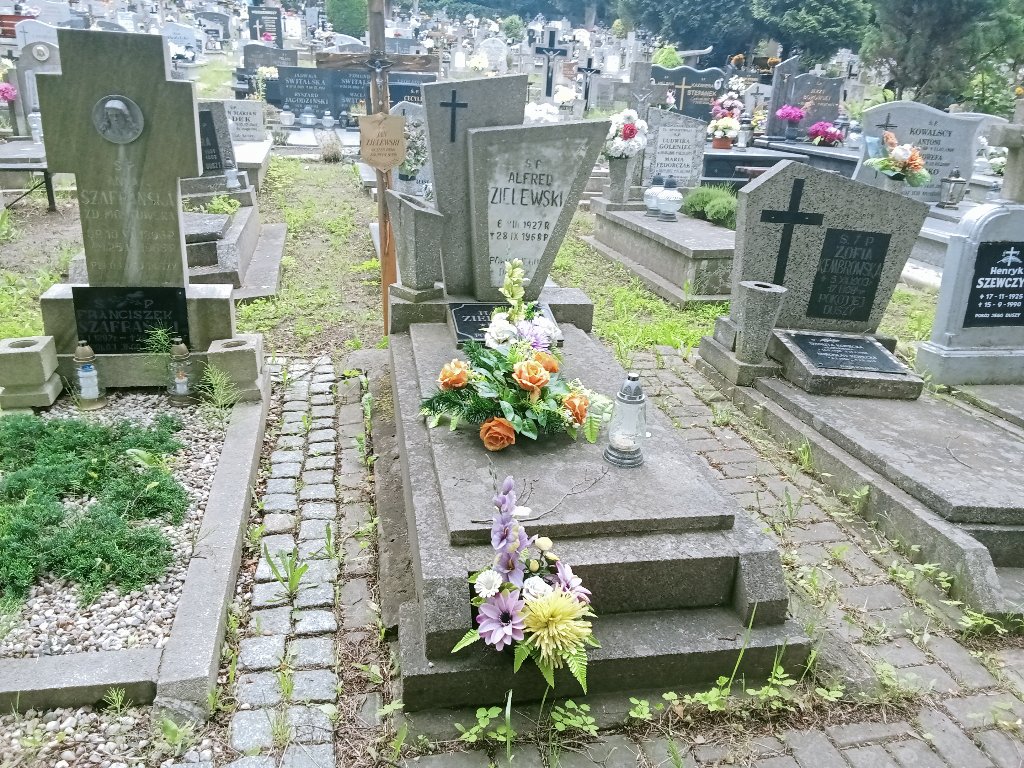 Grób Alfred Zielewski