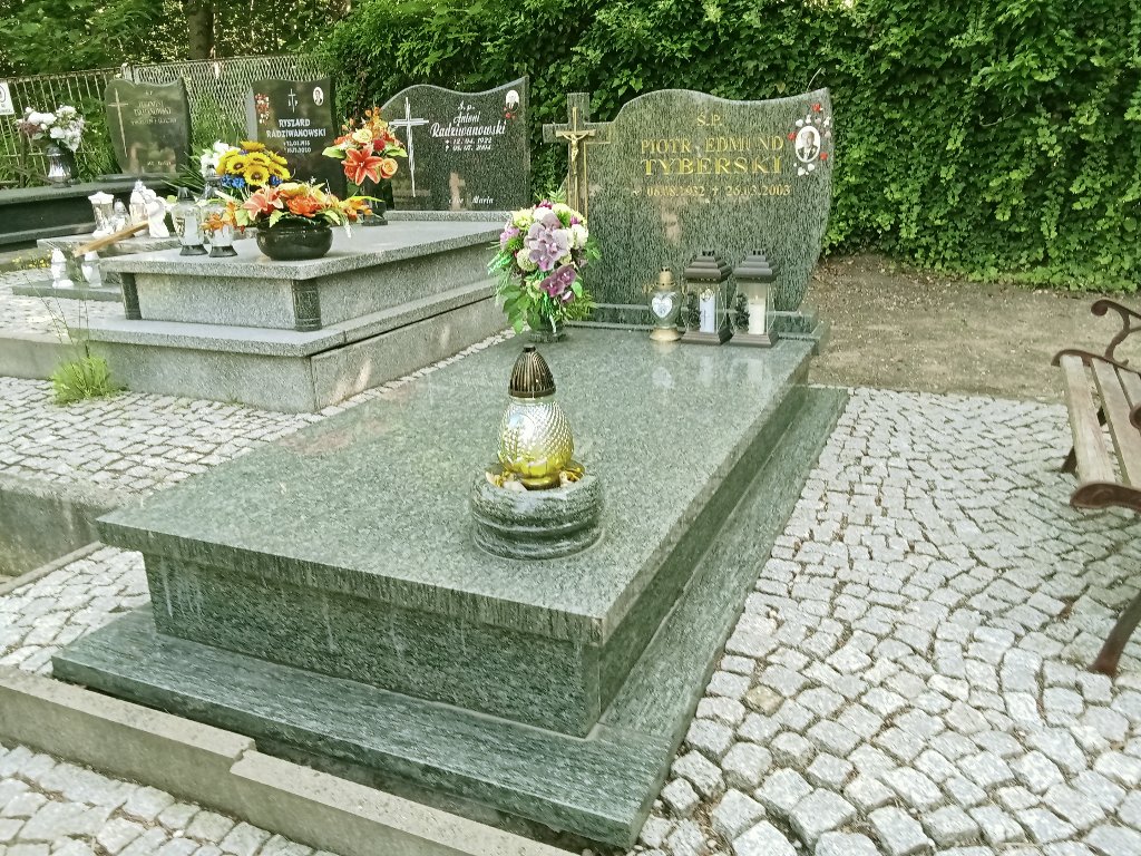 Grób Piotr Tyberski