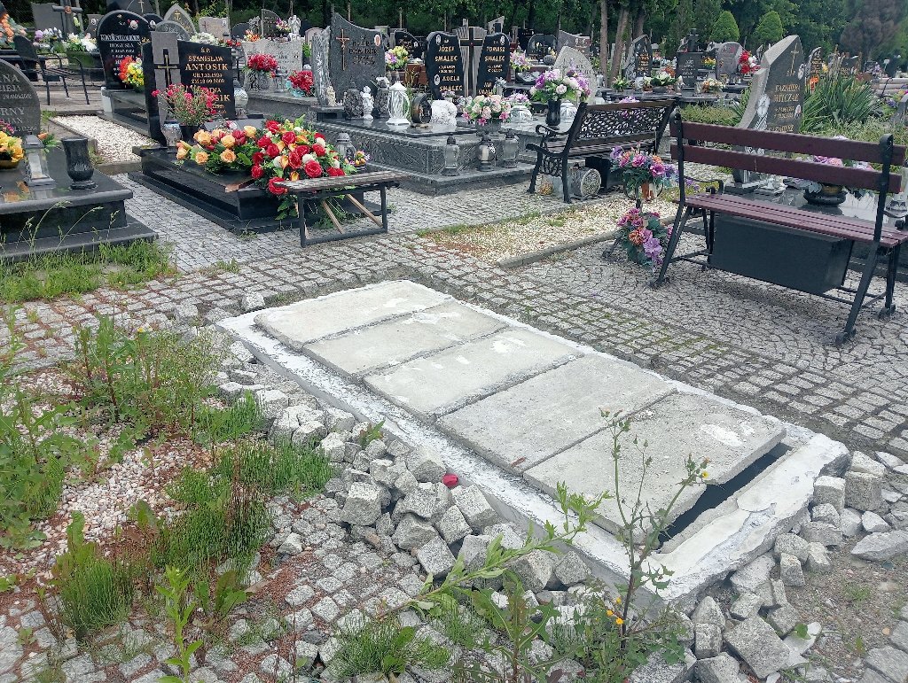 Grób IRENEUSZ LESZCZYŃSKI