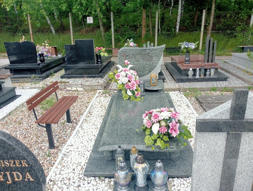 Grób ELŻBIETA POSŁUSZNA