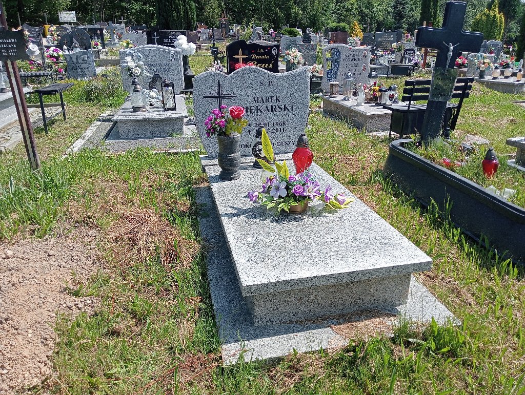 Grób Marek Piekarski