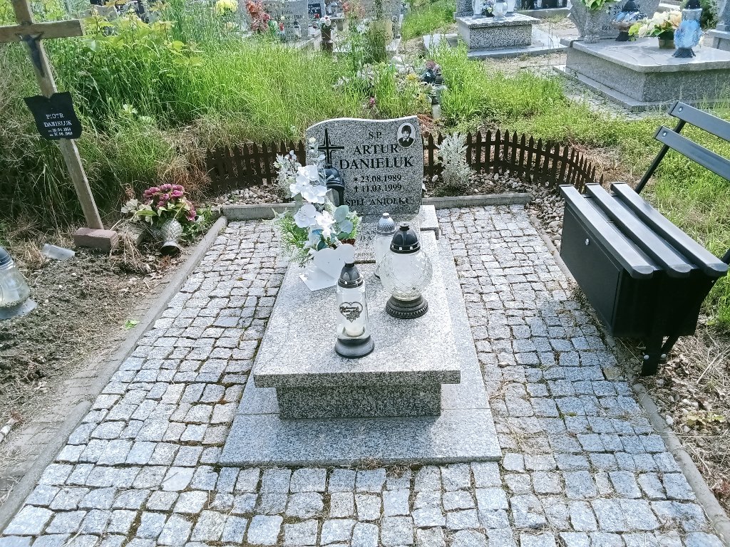 Grób Artur Danieluk